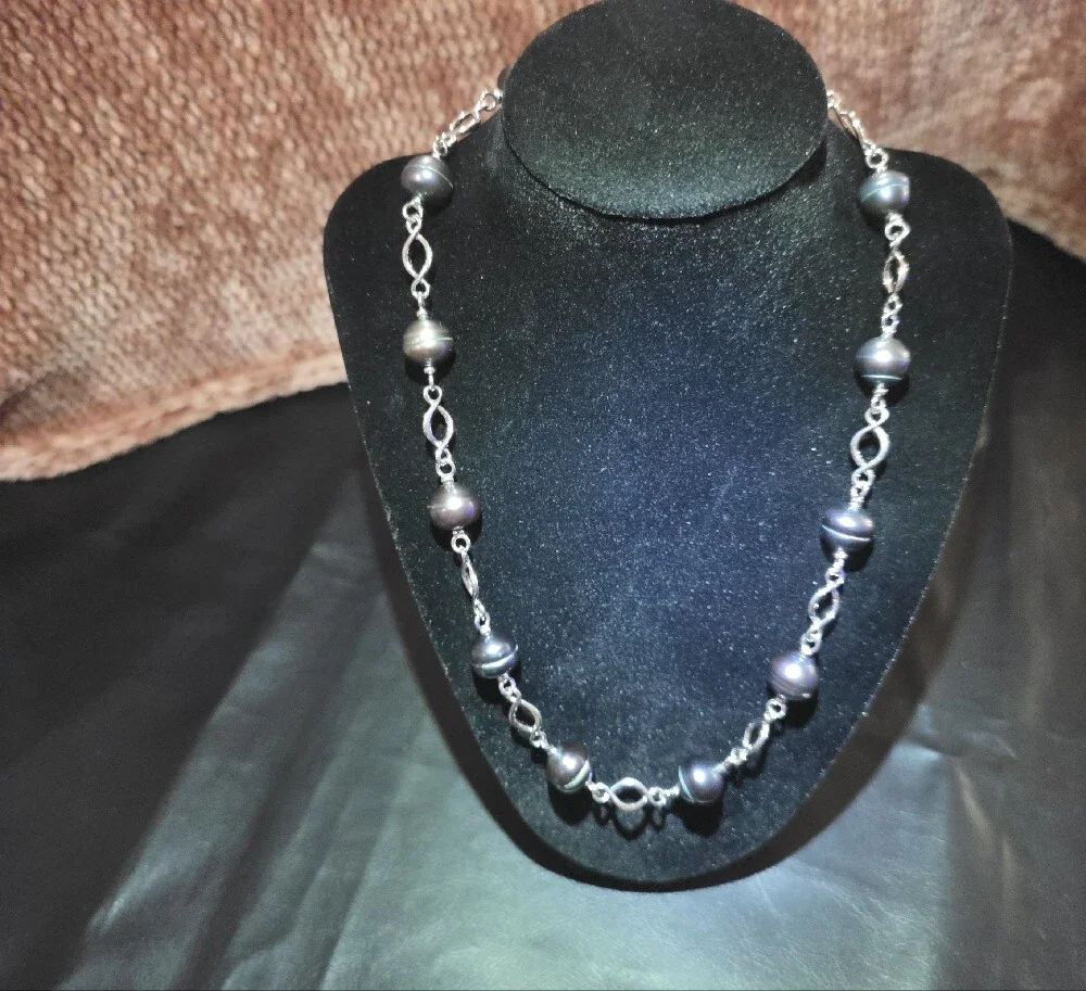 Elegant Black Pearl and Silver Link Necklace - Women Jewelry